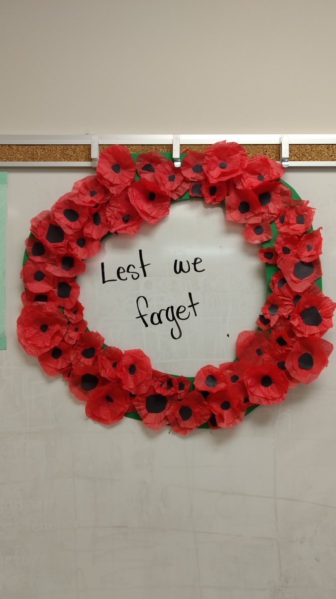 EmmCoffee's tweet photo. Proud of the grade 1's poppy wreath for #remembranceday #lestweforget https://t.co/W7lnoF9JPk