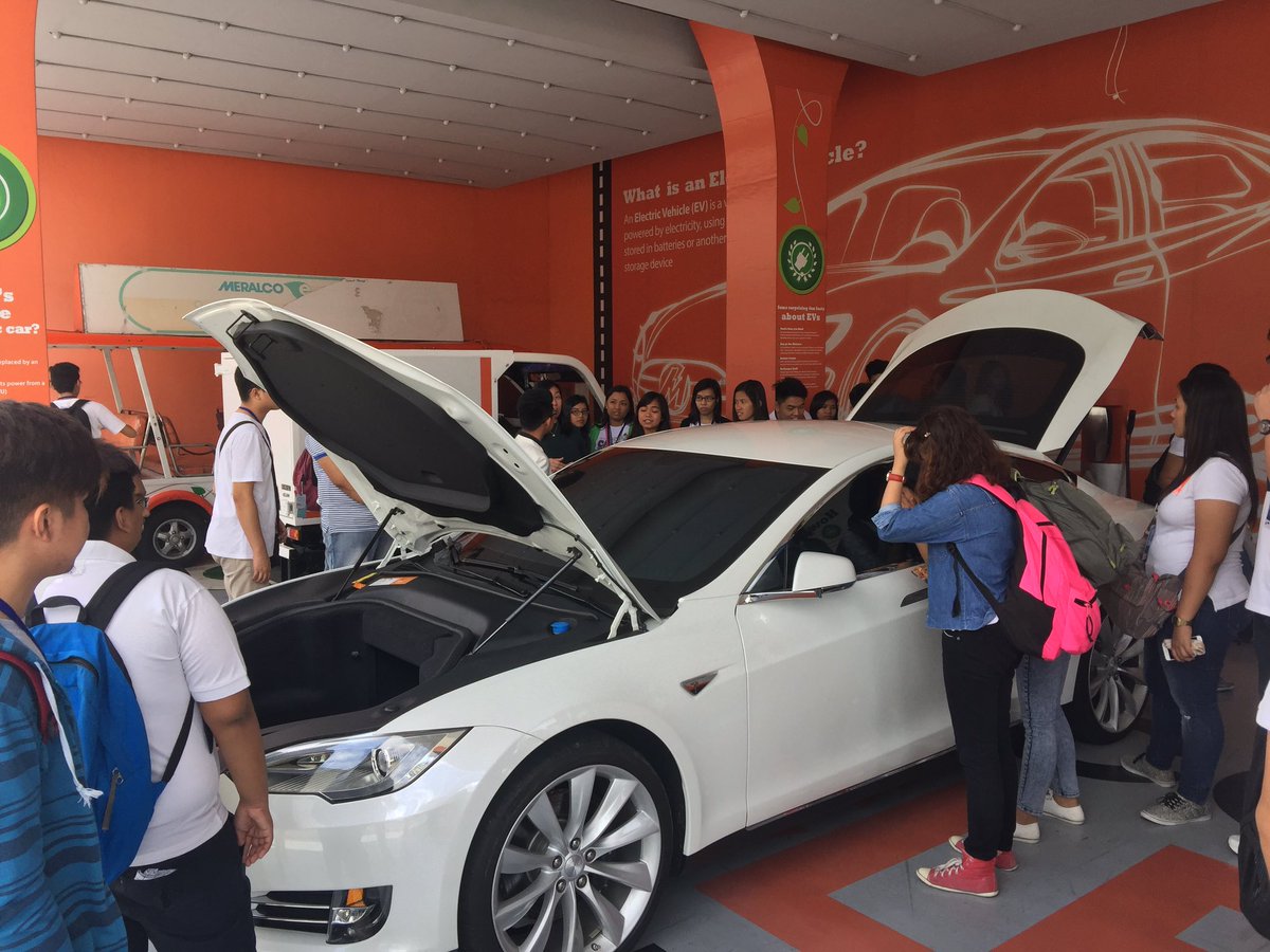 uperg's tweet photo. Over at the Charging Station with a Tesla car! #DynamicDiscourse #Synergy2016 #MeralcoGetWired https://t.co/zVdqoEzz5F