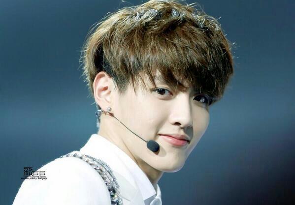 kimjsuh's tweet photo. ทำไมต้องมานั่งยิ้มกับ #laykris ด้วยวะ5555555555 น้องติ๊พี่เลย์~ https://t.co/vfIA6q1cj6