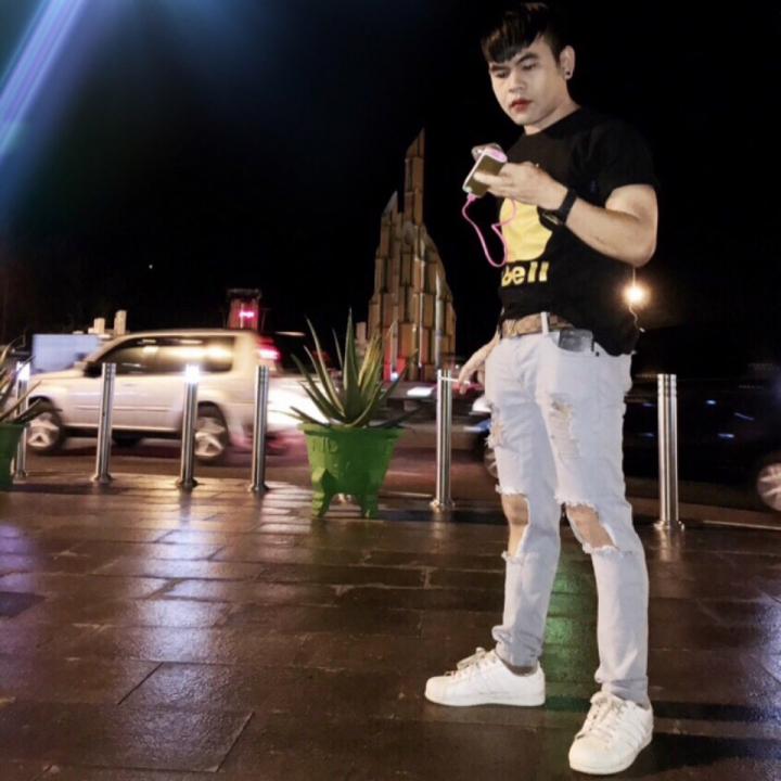 abellpramatra's tweet photo. Come hangout with me > 1stQ resto coffee n barbershop on #BIGOLIVE. https://t.co/to0F1912S3 https://t.co/PeYg2c1iEo