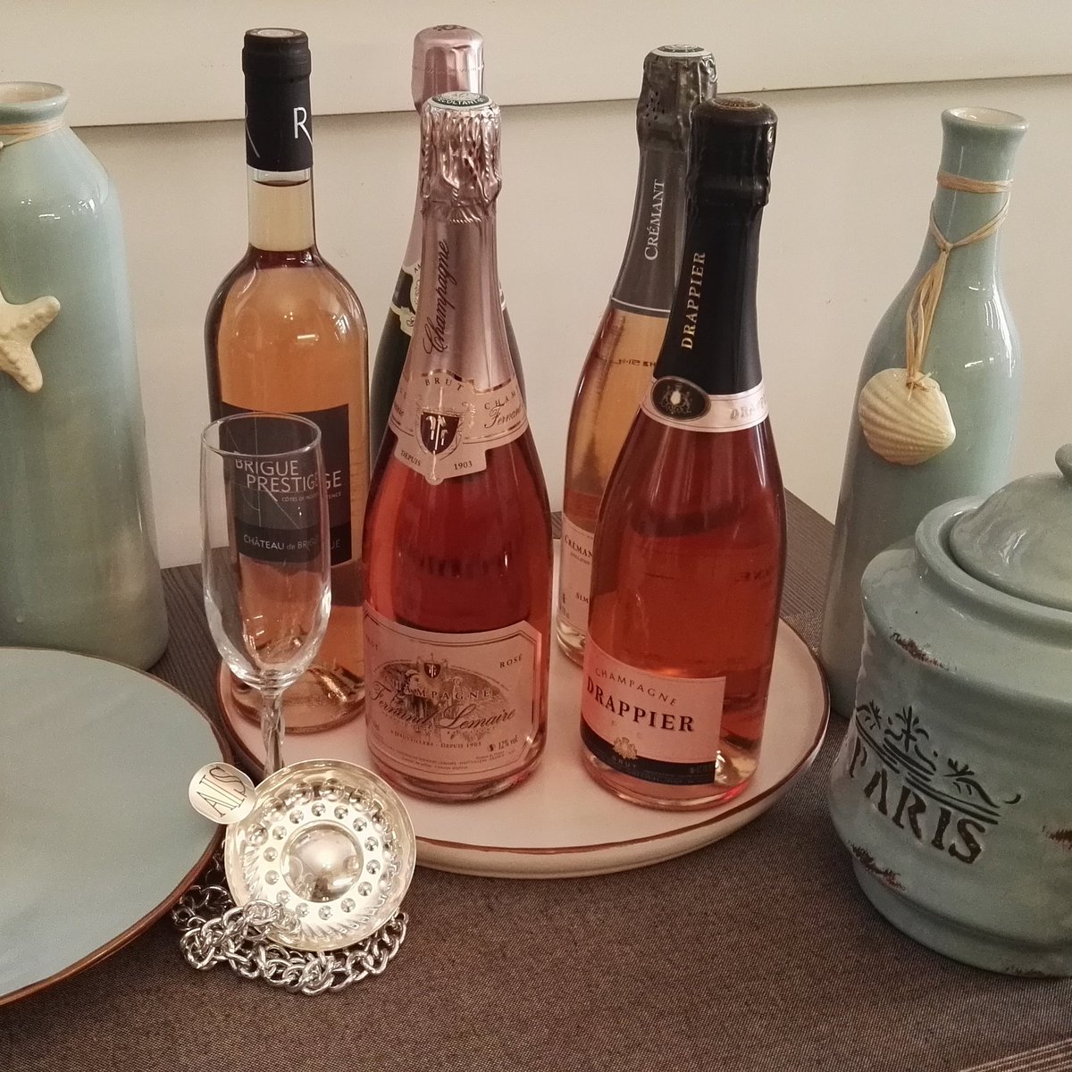 Brest_oyster's tweet photo. Il rosé. Dalla Provenza a Reims. #cotedeprovence #champagne #champagnrose' #fieracavalli #fieraverona #ristorantedipesce #oysters #wine https://t.co/4b7uyWyYfB