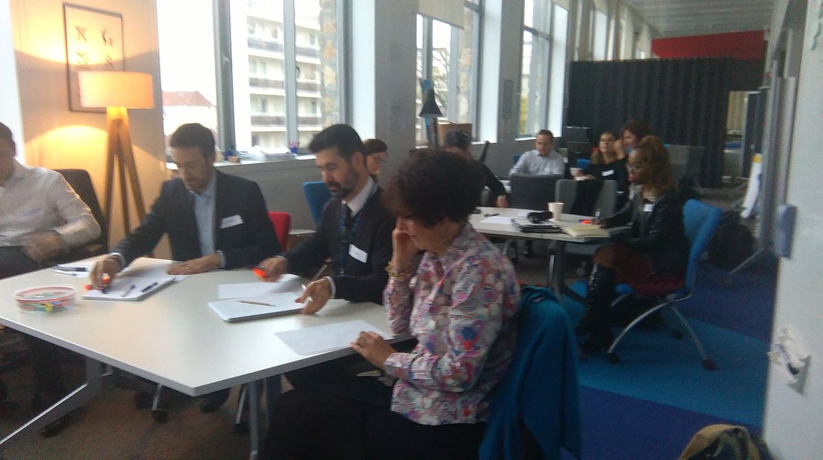 ChocoWatt's tweet photo. Les wattifs repartis. Atelier Présentation efficace #flatdesign avec @Maevabien https://t.co/ecER8k9Xal
