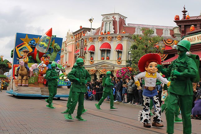 amusementhub's tweet photo. 7 #retail golden rules from @DisneylandParis. On @pretwerk and https://t.co/uyhHVJ3d2O https://t.co/9v47xXBW06