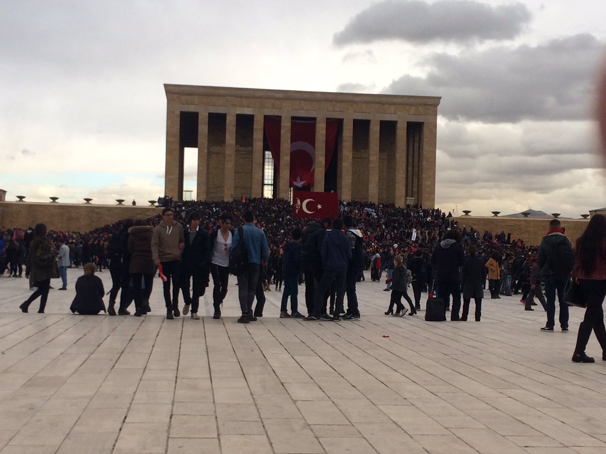 Türk'ün yüce Başbuğu.Minnet ve özlemle... #ÖzlüyoruzAtam #AtatürkDemek #10Kasım