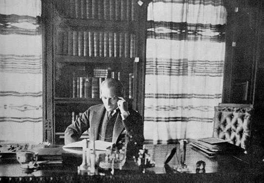 Cumhuriyetimizin kurucusu Mustafa Kemal Atatürk'ü aramızdan ayrılışının 78. yılında özlemle ve saygıyla anıyoruz...