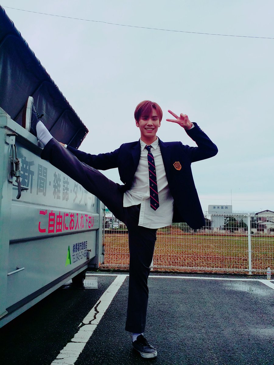 offclASTRO's tweet photo. 아무리 바빠도 스트레칭은 꼭 하기 !!
ㅎㅎ
#아스트로 #아로하 #고백 #라키 #후쿠오카 #스트레칭 https://t.co/crYvx7uyny