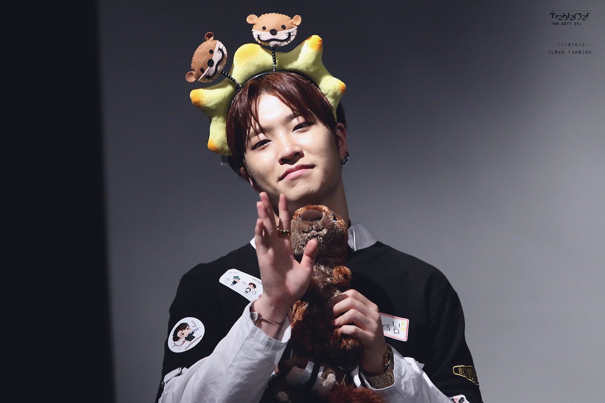 trebleclef0917's tweet photo. [ HQ ] 161013 일산팬싸♥
거울아 ~거울아~ .... 거울이 아니구나... ㅋㅋ 수달이당 !!
#갓세븐 #GOT7 #youngjae #최영재 #영재 #하드캐리 
@GOTYJ_Ars_Vita https://t.co/NW9qmb0nbX