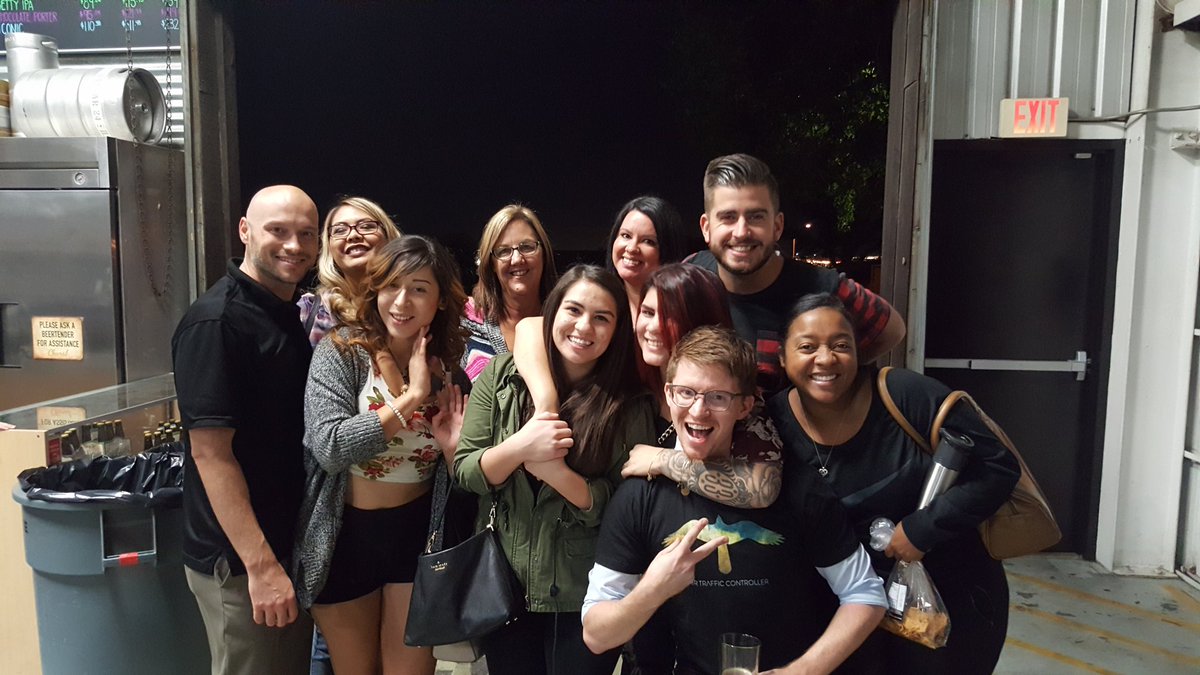 pauldowling9921's tweet photo. ChinoHills contest winners at hanger 24 #chilislove @CGadbaw0328 @steelerman1313 https://t.co/AzNU45krIm