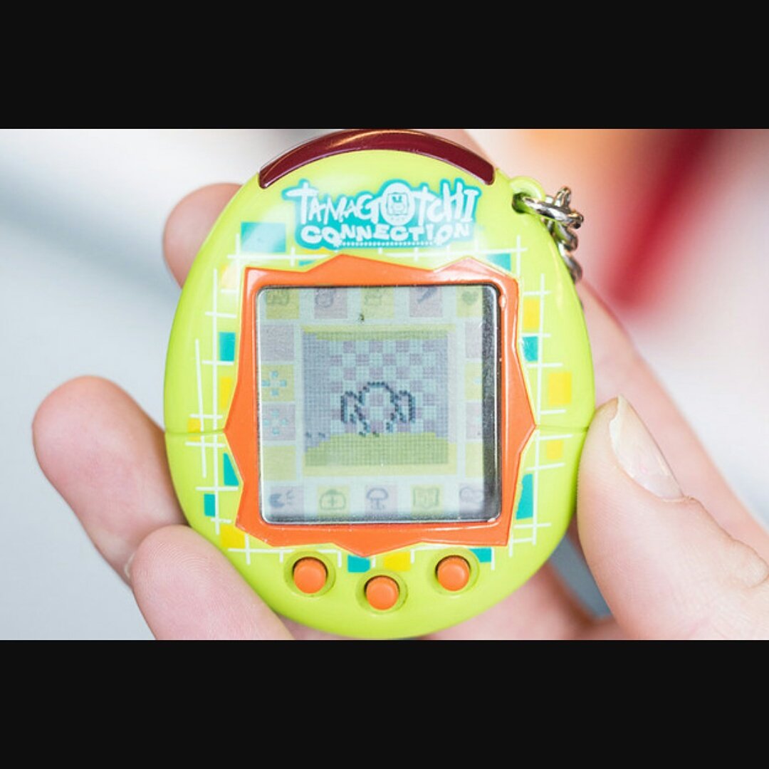 тамагочи 1999. тамагочи френдс розового. тамагочи динозаврик 90е. тамагочи раскладушка. модные тамагочи.