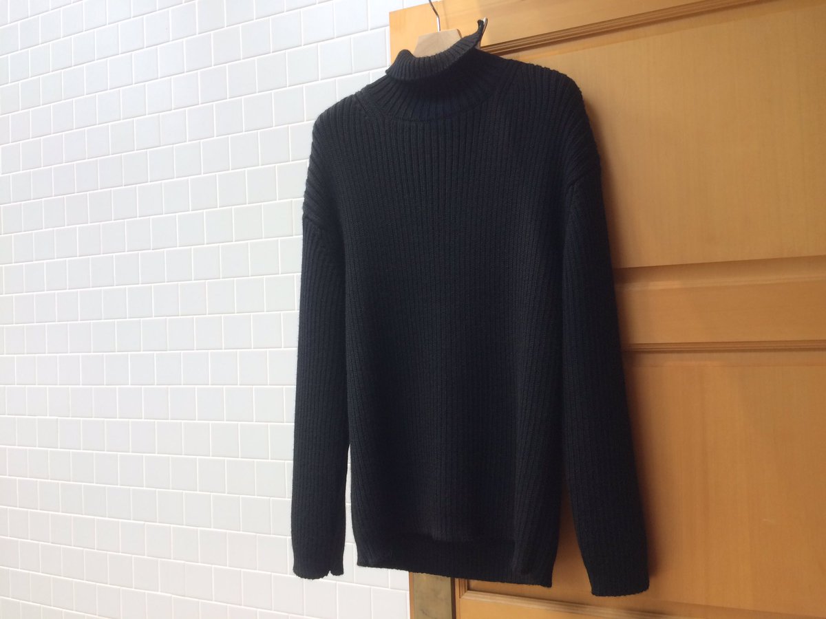 1ldk Aoyama Hotel Ar Twitter Digawelのタートルネックニット ジップの閉め具合で変わってくる首 回りの印象が面白いです 中にシャツ等を着込んでジッパーを少し開いても良さそう ラグランスリーブにリブが緩い為 ストンと落ちるシルエットも 38 000 Tax
