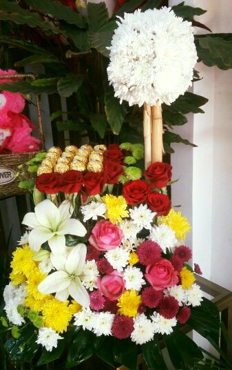 ammanflowers's tweet photo. Send the most beautiful flowers and Italian chocolate to your loved ones in Jordan, order from https://t.co/SuDNV4sg6j  🌷 00962796462495 https://t.co/8qu52QLYsC