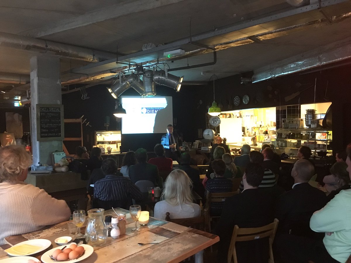 #Welkom namens <a href="/ErikBoog/">Erik Boog - burgemeester Diemen</a> aan de aanwezige #ondernemers #crimineel_ontbijt georganiseerd samen met @GemDiemen bij <a href="/Jacobskitchen67/">Jacob's Kitchen</a>