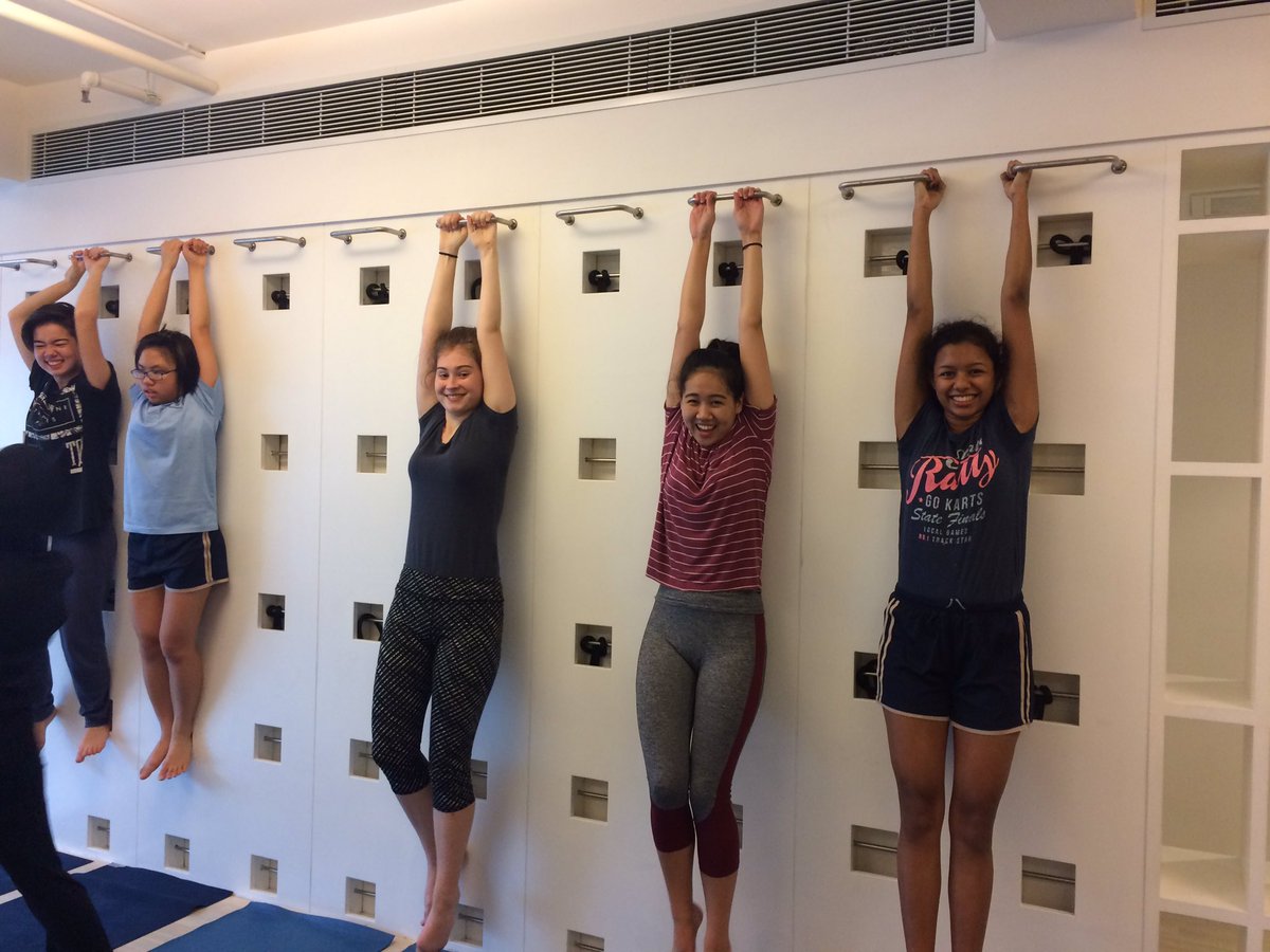 Tarneu's tweet photo. Final Iyengar yoga session. #wis_hw16 https://t.co/0ieq9DY8gv