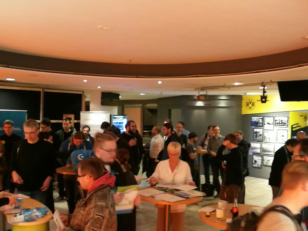 manuakasam's tweet image. Schlange stehen @ #phpruhr16