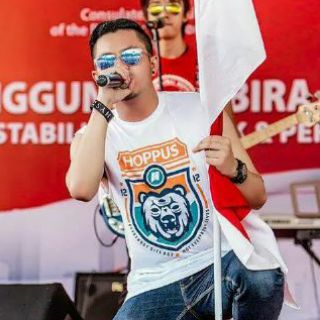 "<a href="/dmessyuID/">D'MESSYU</a>: selamat hari pahlawan ya lovers cc <a href="/G_Mayor89/">Shandy Age</a> "