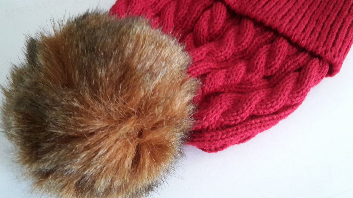 TheCosyHat's tweet photo. #horsehour #rubyred https://t.co/GvJrUiG3uv #firefoxy #reynardrouge #silverfoxy #letyourponytailshine #winter2016 https://t.co/A8Pz3XMNDX