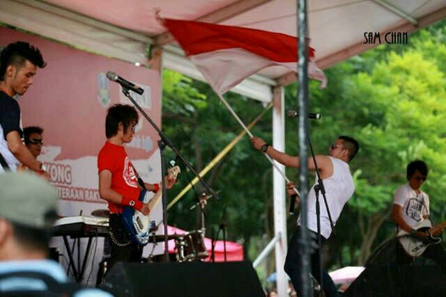 semoga di hari pahlawan ini generasi muda indonesia bisa lebih berkarya nyata cc <a href="/G_Mayor89/">Shandy Age</a>