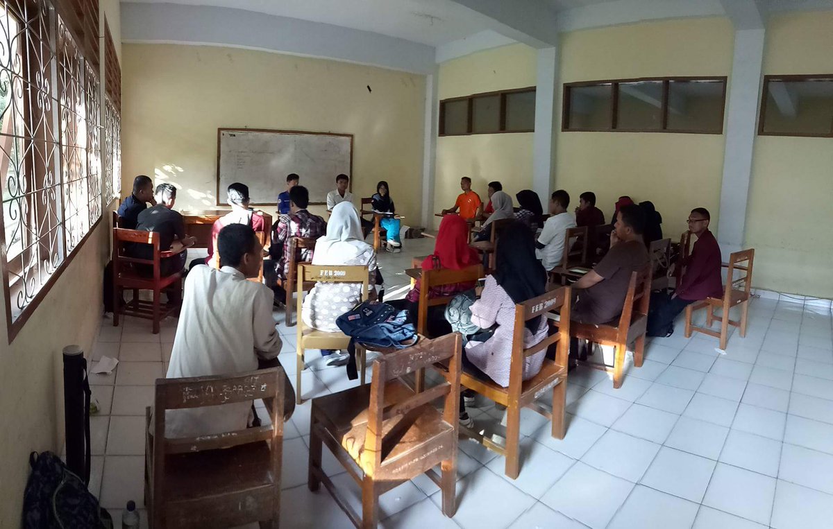 kslung1's tweet photo. Rapat internal KSL dan jurusan KIMIA mengenai konsep acara Linux Party.
#KSLUNG https://t.co/deMFpcPd0p