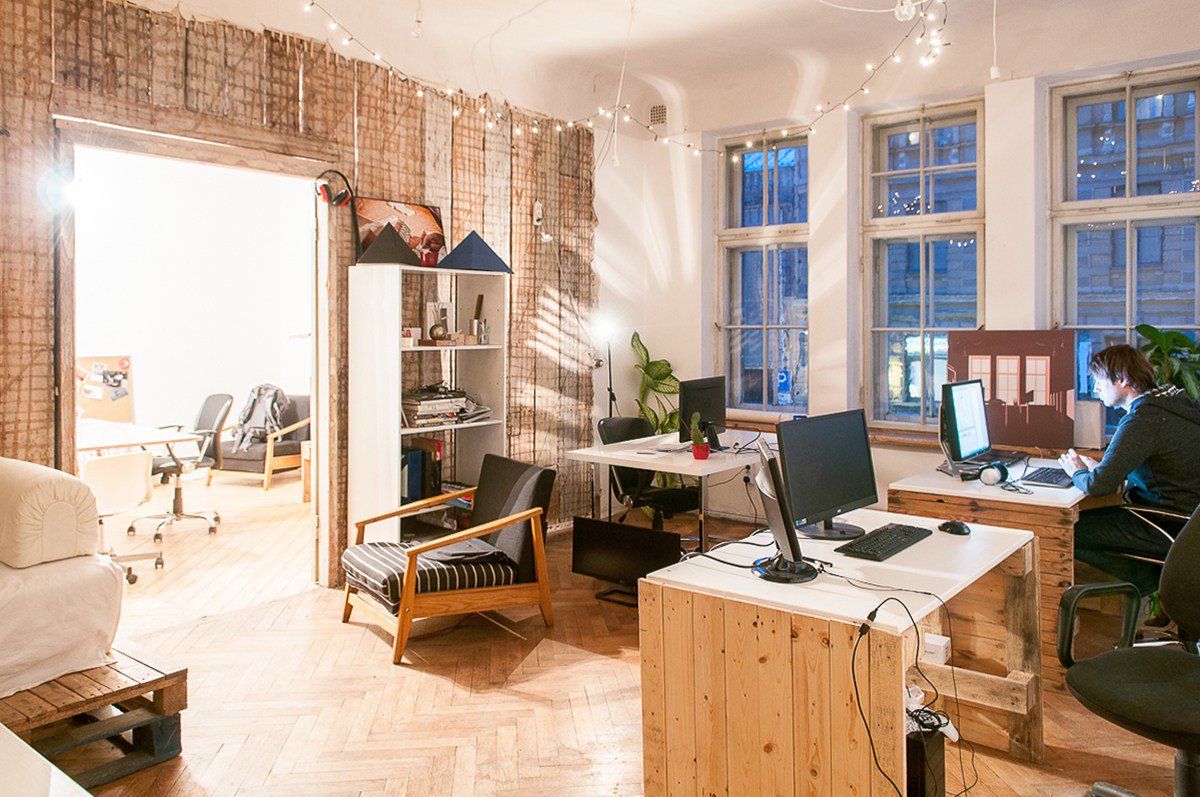EmbajadaEspRiga's tweet photo. Check out this list of 9 office coworking spaces available in Riga for those who want to run a #startup https://t.co/s71X5uKm7s #VivirEnRiga https://t.co/DZ37SMQado