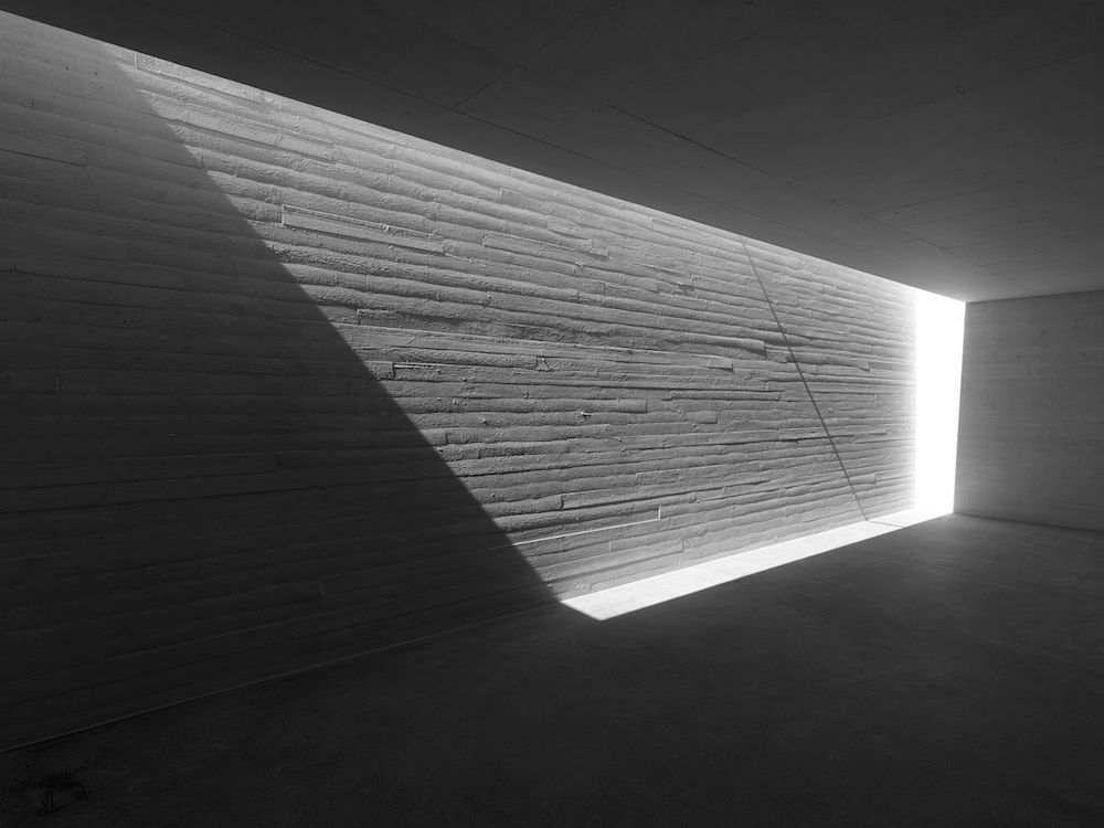 Light is a powerful force in the emotional impact of a space. Read more: buff.ly/2fHU8Ml #interiordesign