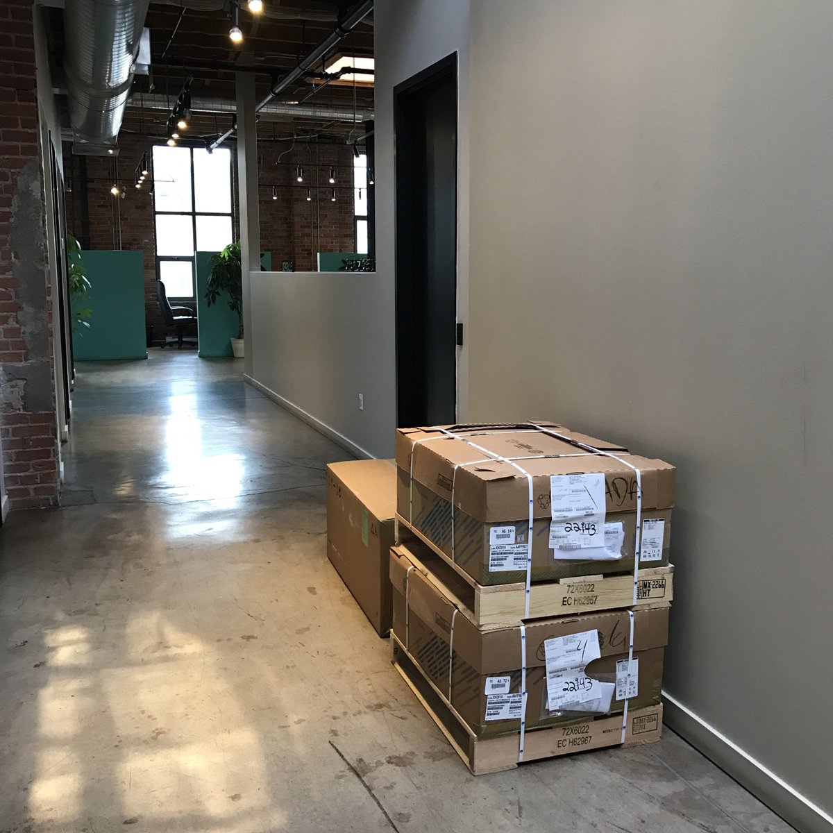 montreal_jenn's tweet photo. #IBMPower8 has arrived at #Fresche. Great new functionality on #IBMi73. Temporal support, enhanced security and so much more. https://t.co/uaJaGy53F5
