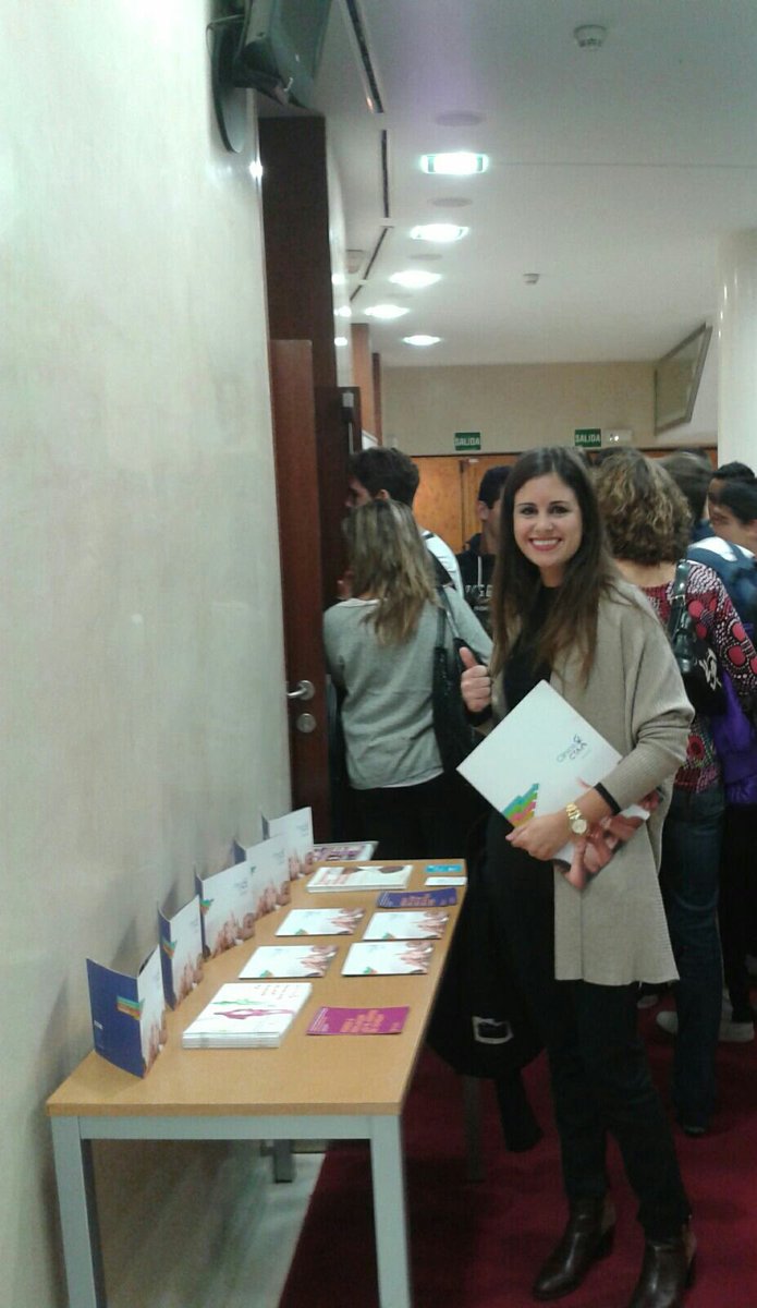 ClinicaCTA's tweet photo. @MarMarzalT  está en #Gandia en otro proyecto de #avalcab viendo la obra "PRINCESAS o comerse la vida" y hablando de Trastornos Alimentarios https://t.co/jMITDwpn8g