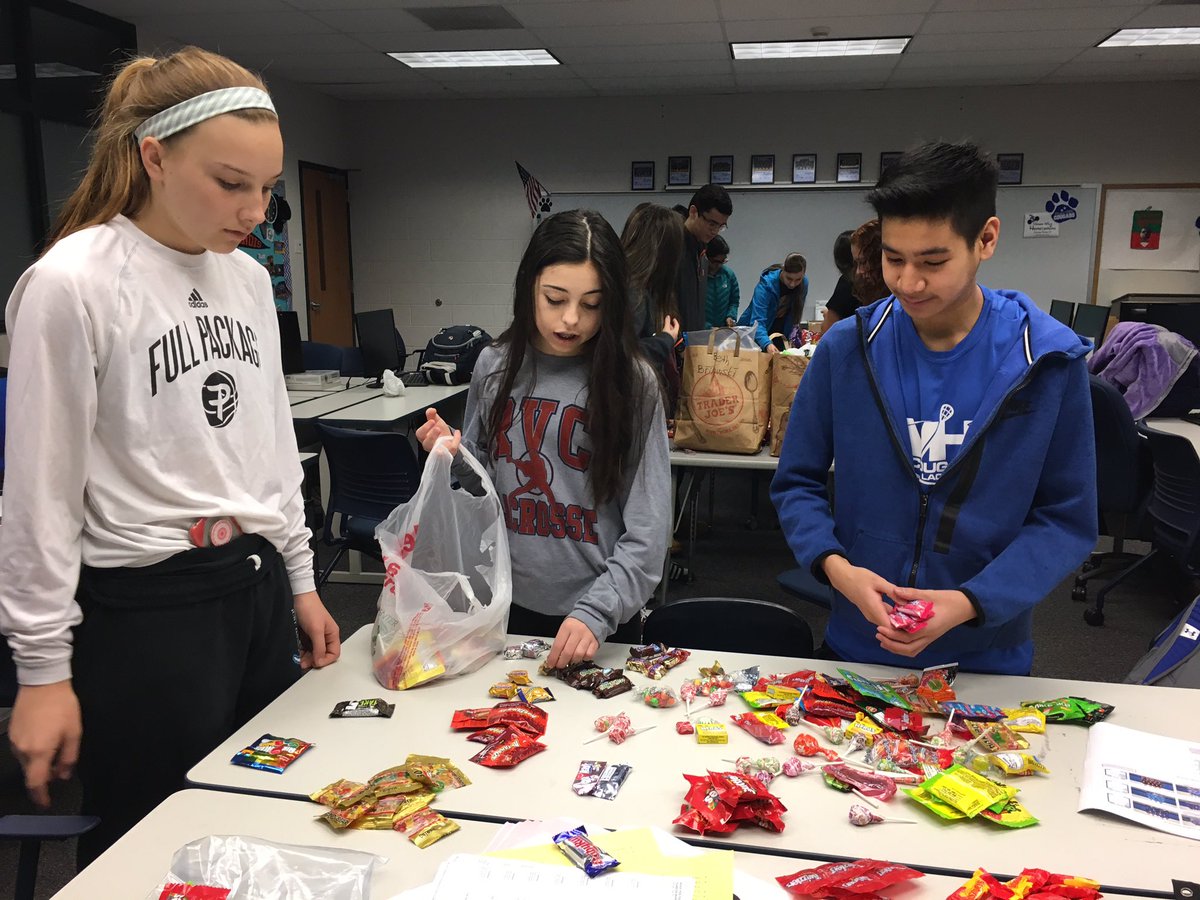 VHHS_2020's tweet photo. This morning we packed 91 bags of candy to send to soldiers currently serving. 🇺🇸 Help USA Troops will ship the bags to them next week! https://t.co/13Sk2O9kC8