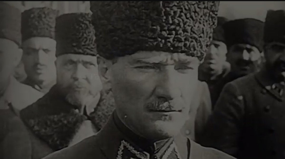 Cumhuriyetimizin kurucusu, büyük devlet adamı Mustafa Kemal Atatürk'ü saygıyla, minnetle ve şükranla anıyoruz.. #Ataturk #10Kasım