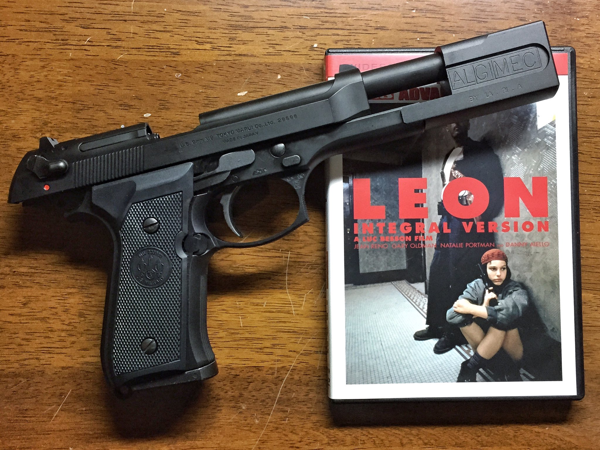 M92F ベレッタ LEONモデル レオン 映画プロップレプリカ 東京