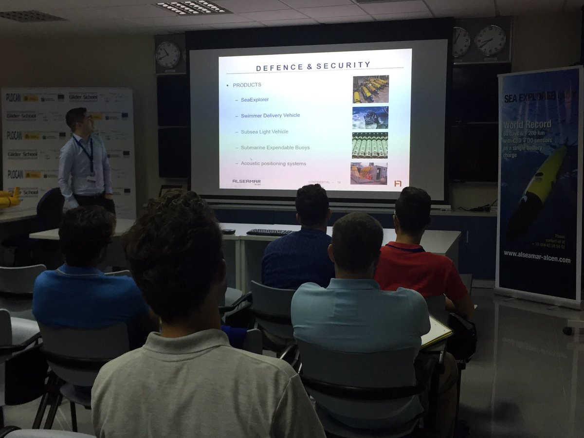 GliderPLOCAN's tweet photo. New tutorial on #glider technology today @SeaExplorerUUV by Romain Tricarico #ALSEAMAR @Fixdecointet at @plocan #GliderSchool2016 https://t.co/PPBCi02q15