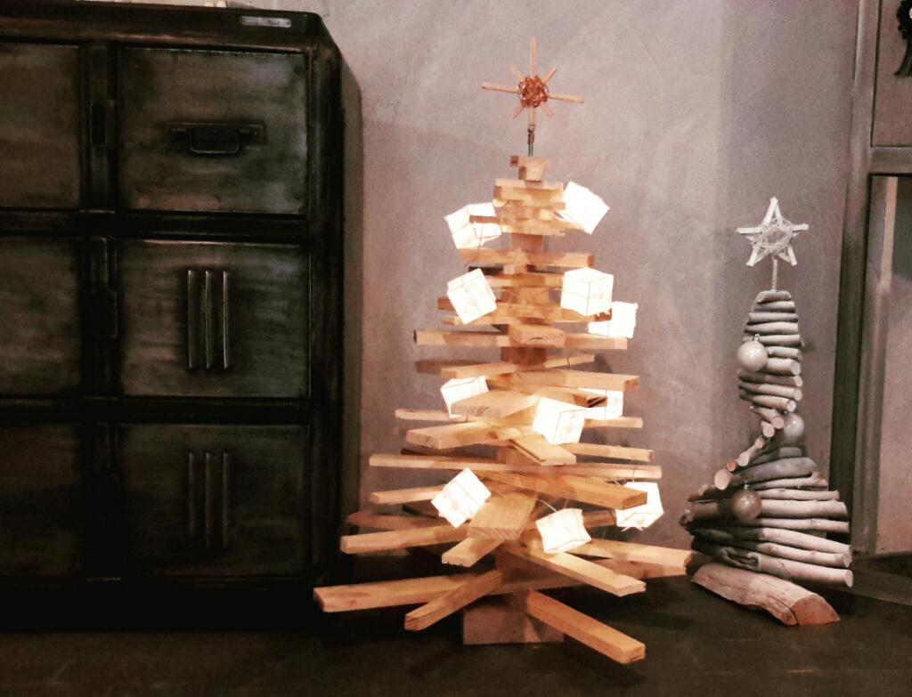 ArriereCour's tweet photo. Arriere cour prépare les fêtes ! 🌟🎄🎉

#sapindenoel #bois #wood #deco #creation #xmas #noël https://t.co/qdatd9Ynk7