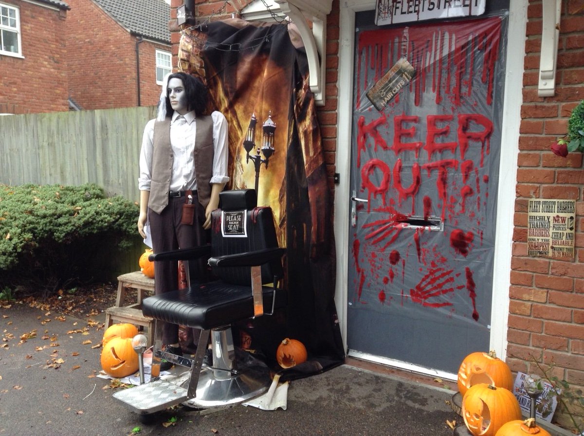 WestBerksPH's tweet image. Scarecrows on Mortimer Halloween walk #walkingforhealth @healthywalks westberks.gov.uk/wfh