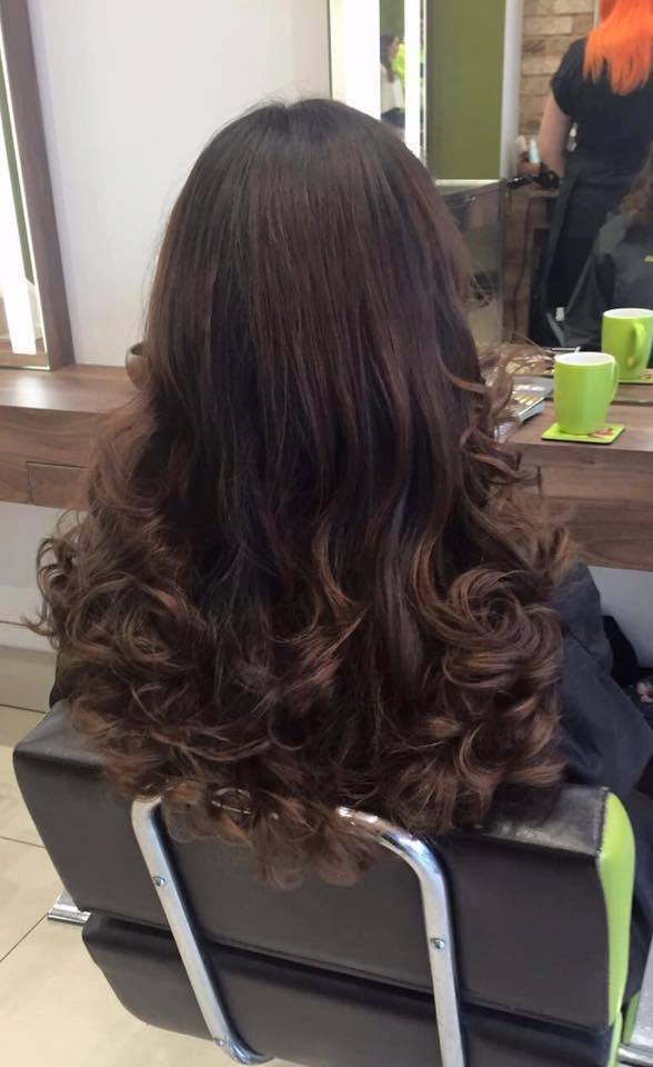 GeddesSalons's tweet photo. Lovely luscious curls, dark balayage 💇
https://t.co/RQRNUN9o7j
#curls #baylayage #hair #salon #ladywell #foresthill https://t.co/WfrWoEuM7L