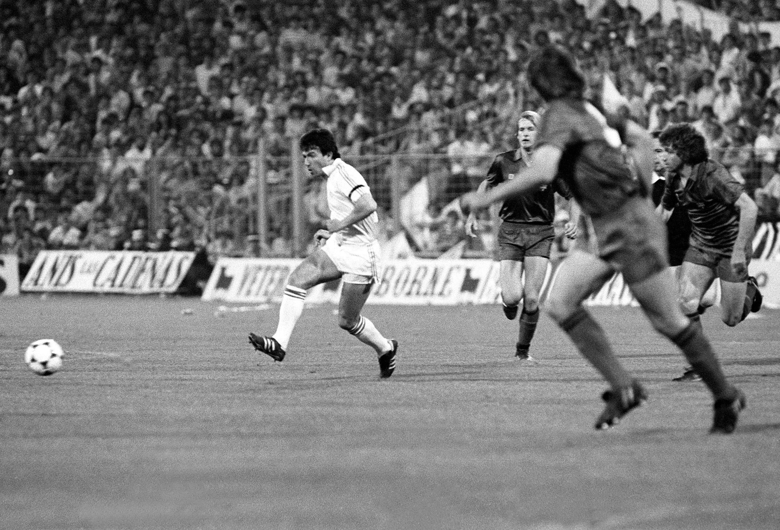 FOTOS HISTORICAS O CHULAS DE FUTBOL - Página 14 Cw5L6hUWIAAjFLw?format=jpg&name=4096x4096