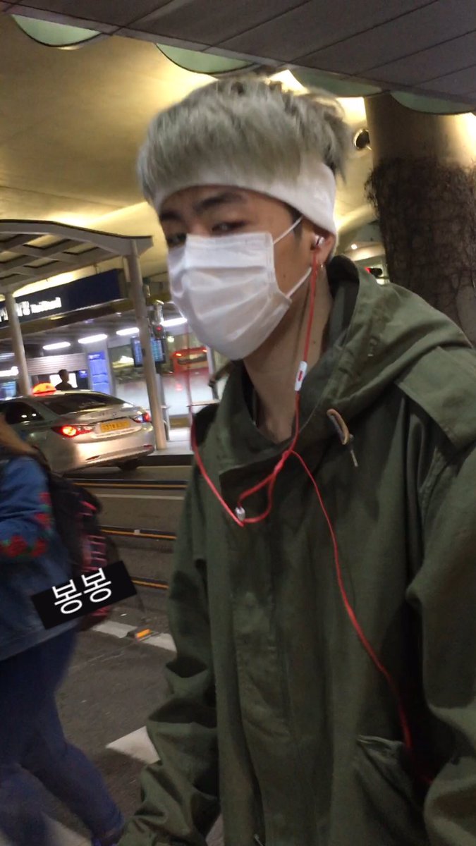 vibeswith131_'s tweet photo. รุ่นน้อง : รุ่นพี่คะมองกล้องนี้หน่อยค่ะ
จุนฮเว  : ".......😒"
รุ่นน้อง : "..... รุ่นพี่กรี๊ดดดดดด 😆
จุนฮเว  : "..🙄
#ก็กูจุนฮเวอะ 555555555555 https://t.co/ABHeUqD5O6