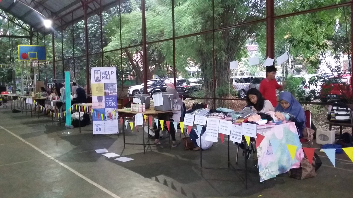 [LIVE REPORT DEPOK MAGICIAN IS NOW PERFORMING!]

Depok Magician lagi tampil nih! Yuk Lapbel sekarang! 
Akan ada games seru lainnya!