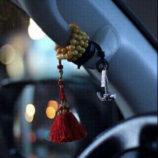 مخلوق لعيون المحبين ( حولي ) !
أشعل فتيل الشوق وبْداخلي برد

لاتشغل إحساسك بقصة ذبولي
شفني بدون إحساس ووزع الورد