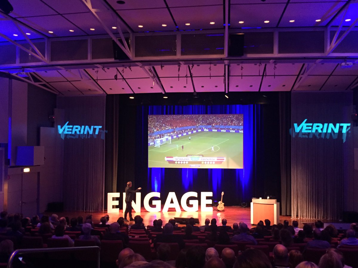 @Paul_smit presenting a different perspective on customer experience at Engage #verint16