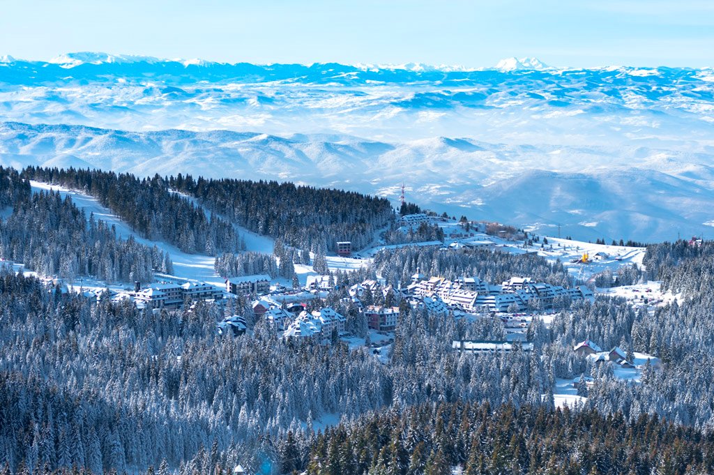 Курорт копаоник в сербии. Копаоник горнолыжный курорт отели. Копаоник сербия сноуборд. Горные лыжи в сербии копаоник. Сербия гора копаоник.