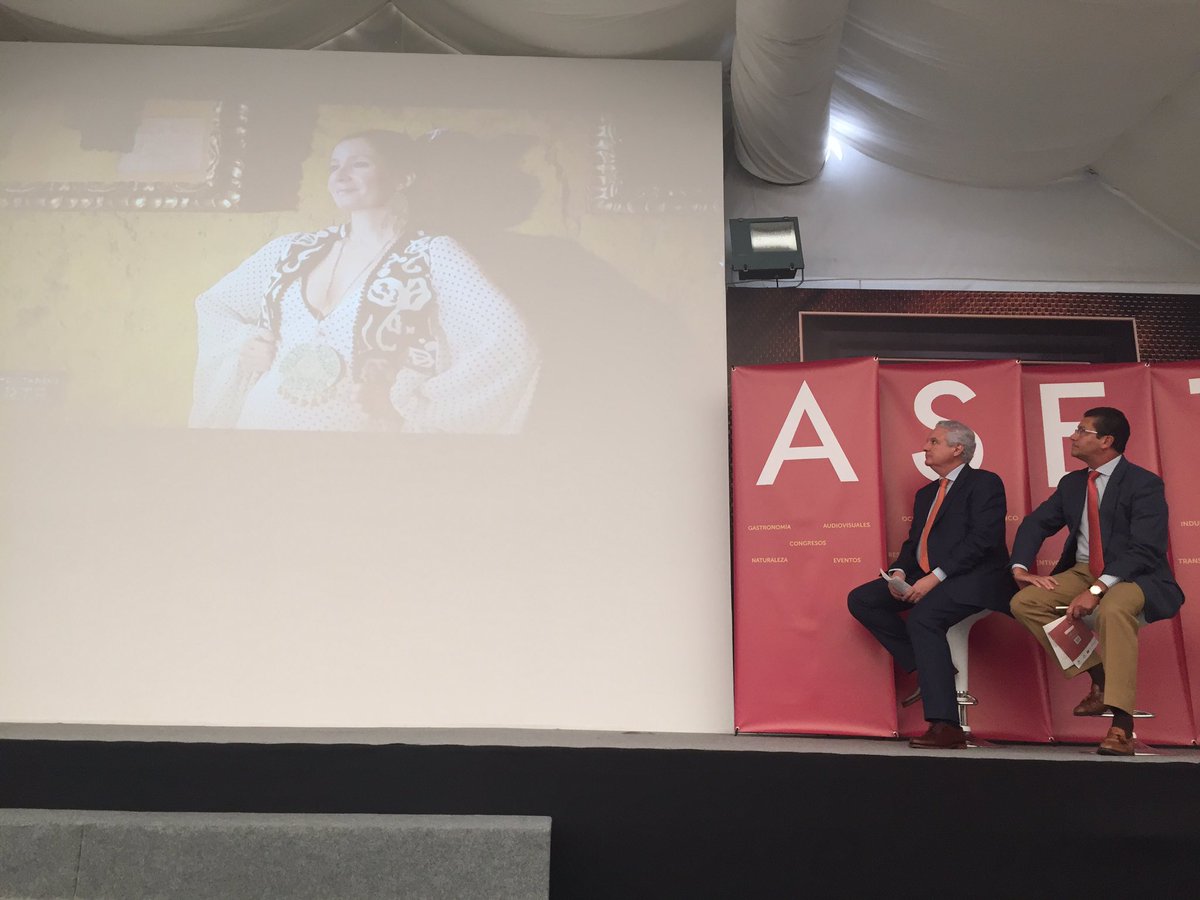 LikeSevilla's tweet photo. Cierre de esta primera parte del #workshopaset #somosturismo con los aires flamencos de @Acceptus_EPD @aseturismo #sevilla @camaradesevilla https://t.co/MML60WOB5e