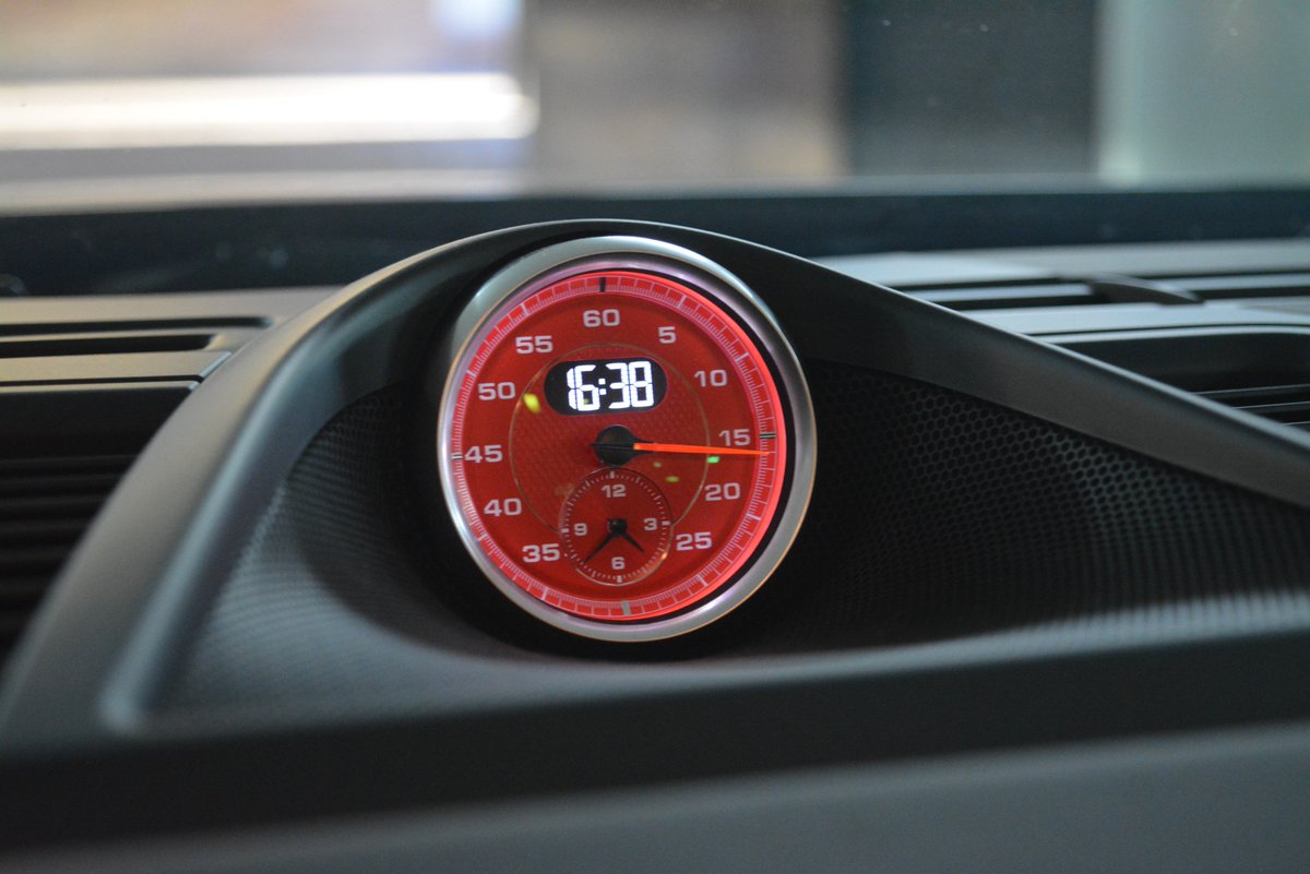 A los expertos que nos estáis leyendo, sabéis qué marca utiliza estos relojes?