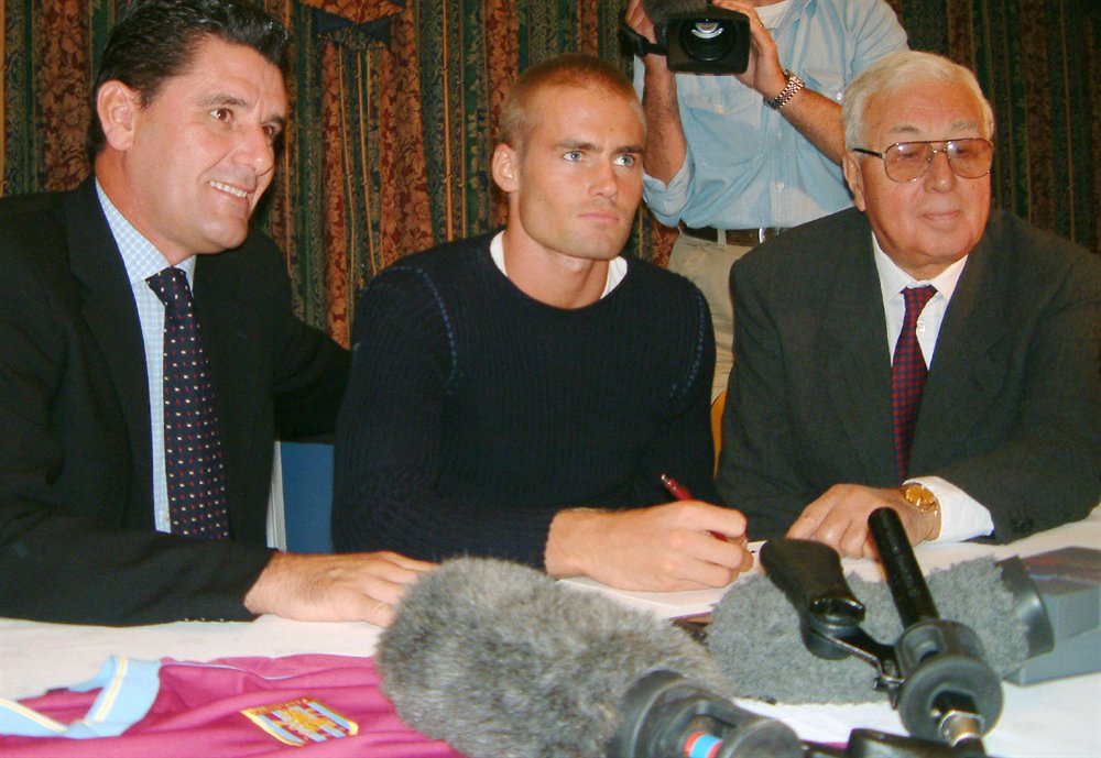 AVFCOfficial's tweet photo. #TBT: The arrival of mighty Swede Olof Mellberg in 2001. 👍❤️💪 #AVFC https://t.co/mBce0MDYHD