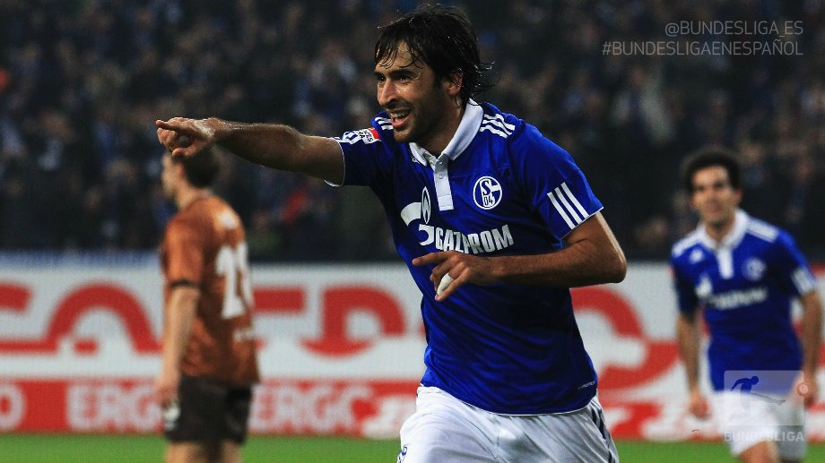 ¿Preparados en 🇪🇸? ¡Hoy podrán votar desde las 17:00 CET por el ⚽ de <a href="/RaulGonzalez/">Raúl González Blanco</a> como el mejor de la #Bundesliga! 👉s.bndsl.ga/avYp3060MTp