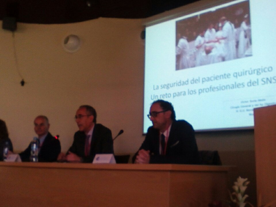 olga_monteagudo's tweet photo. #ICSempsph Cirugía segura con Victor Soria https://t.co/crIPZ0vfLg