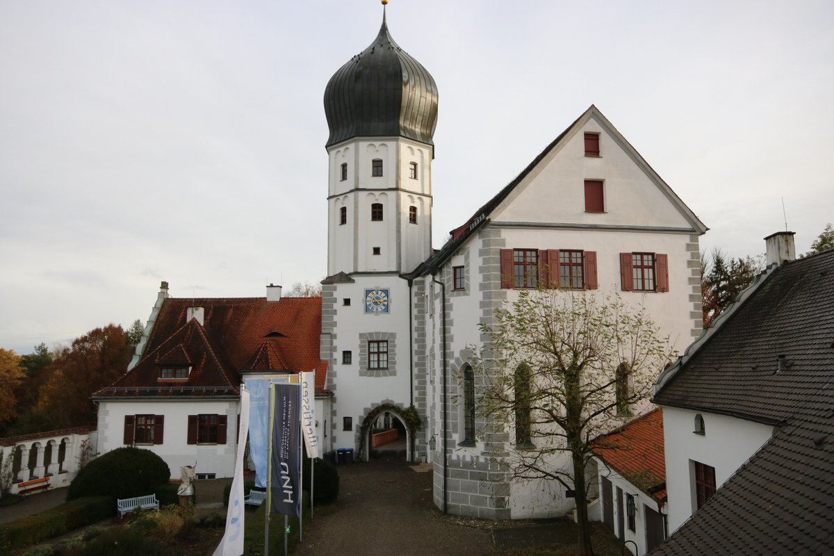 engagierteHS's tweet image. Die Gruppen arbeiten. Ein Grund das Schloss und die Umgebung zu erkunden #ehs2016 #vöhlinschloss #illertissen