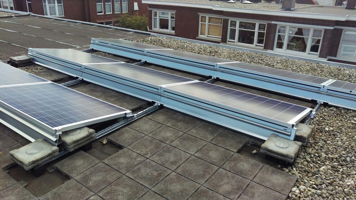 Groene_W's tweet photo. #DenHaag duurzamer geworden met 9 #zonnepanelen #glasglas #SolarWatt en #ValkPro+Z montagematerialen. Gekozen voor #kwaliteit en #opbrengst https://t.co/OU74wN5Tcc
