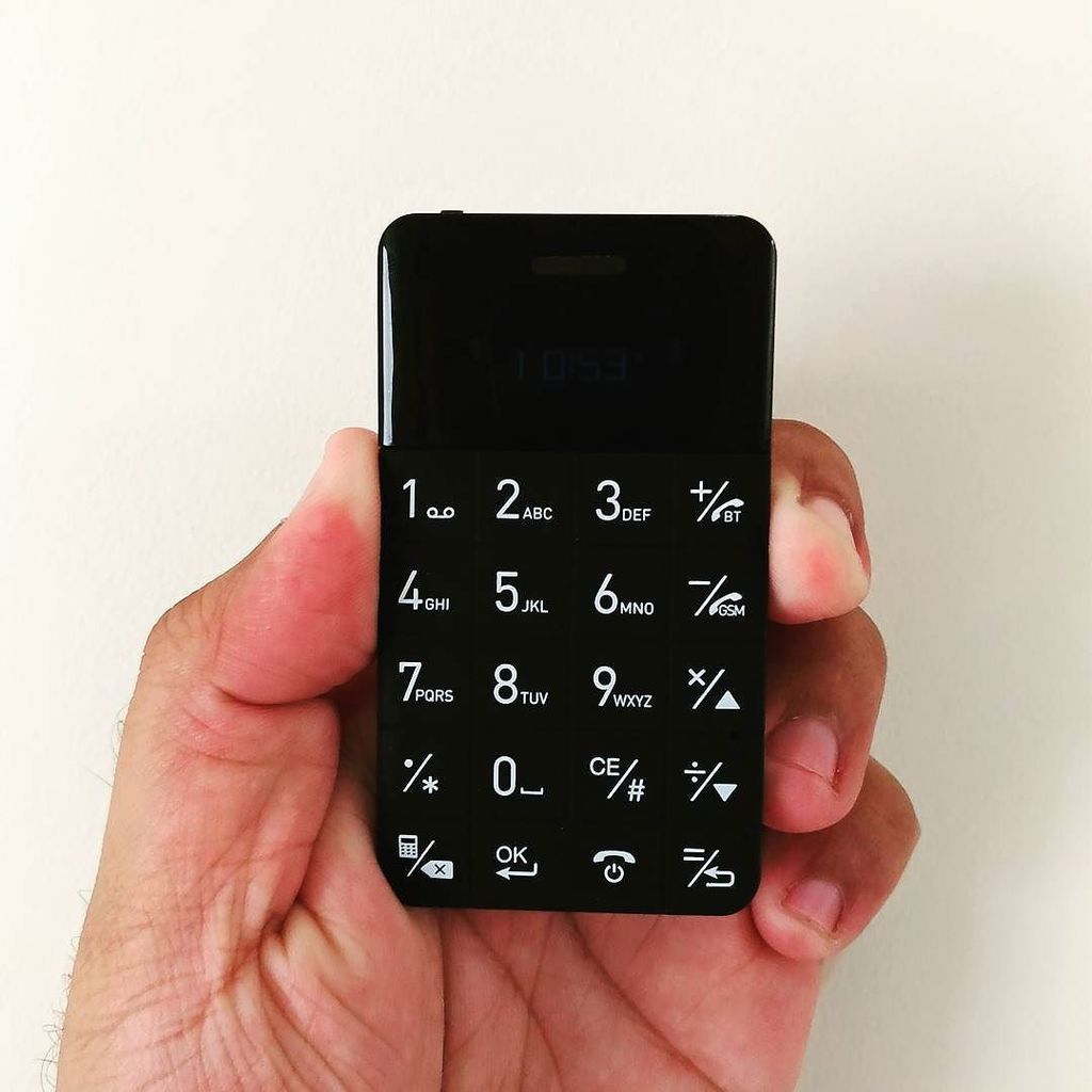 PhillCassianoOf's tweet photo. Esse é o#Elari. Um #CardPhone bem curioso. Em breve um #Review de aparelho um tanto difere… https://t.co/gOCsAD9zL1 https://t.co/x5A9f0GVcb