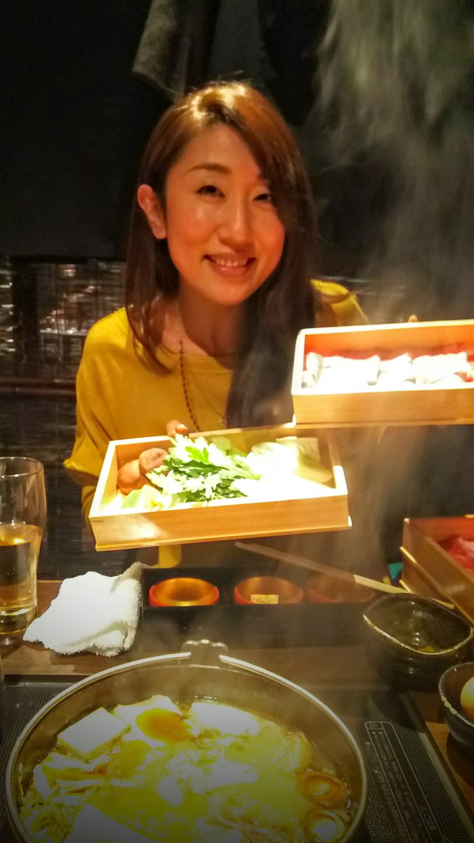 魚住ユキコ めいげき女子会ですき焼き祭り 湯気の向こうの美女はお久しぶりの白雪役 黒瀬さん T Co C466tbz7mp Twitter