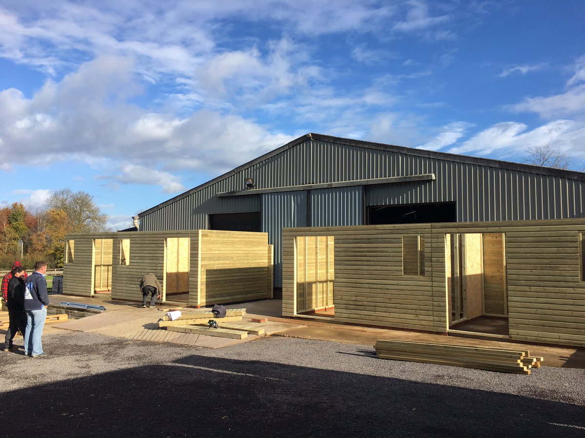 Farwestfarm's tweet image. More building work at the farm....foaling unit going up today! #excitingprogress @jlbloodstock @lloyd_bill