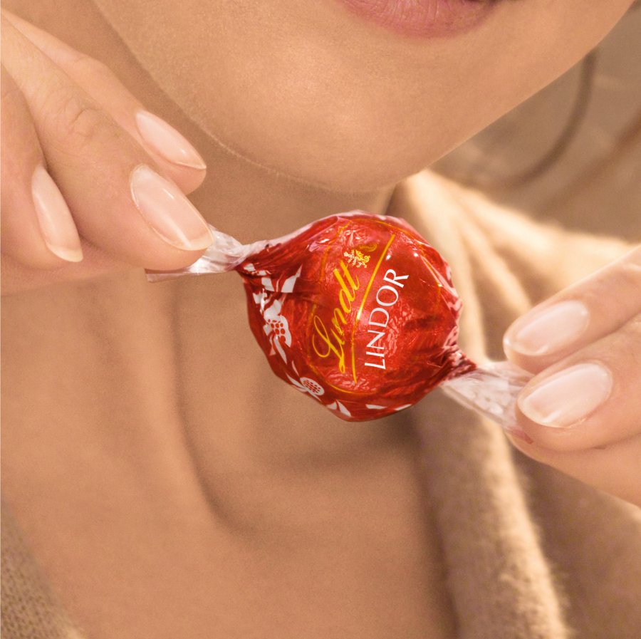 RT Si tú también eres capaz de alargar el placer de un Lindor durante más de 60 segundos en tu paladar… ¡Irresistiblemente cremoso!